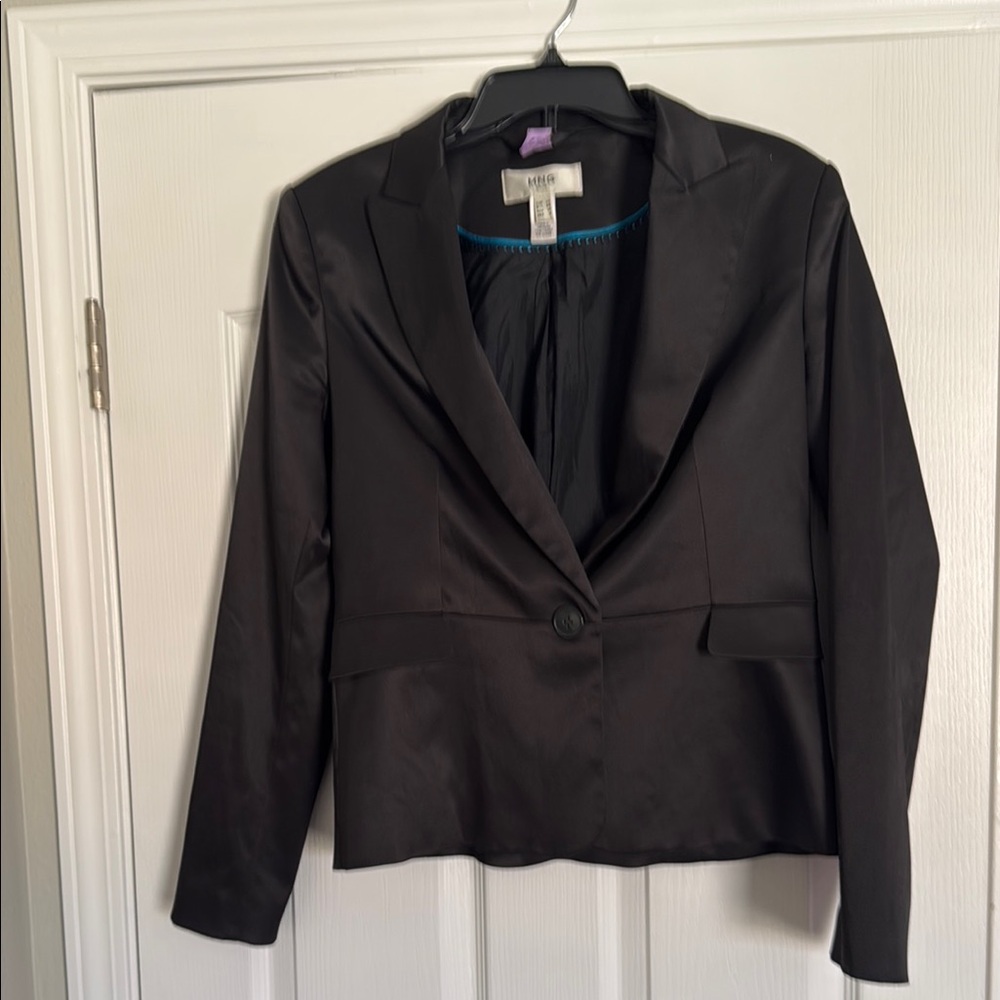 Mango Black Blazer with Notched Lapels and Tailored Fit